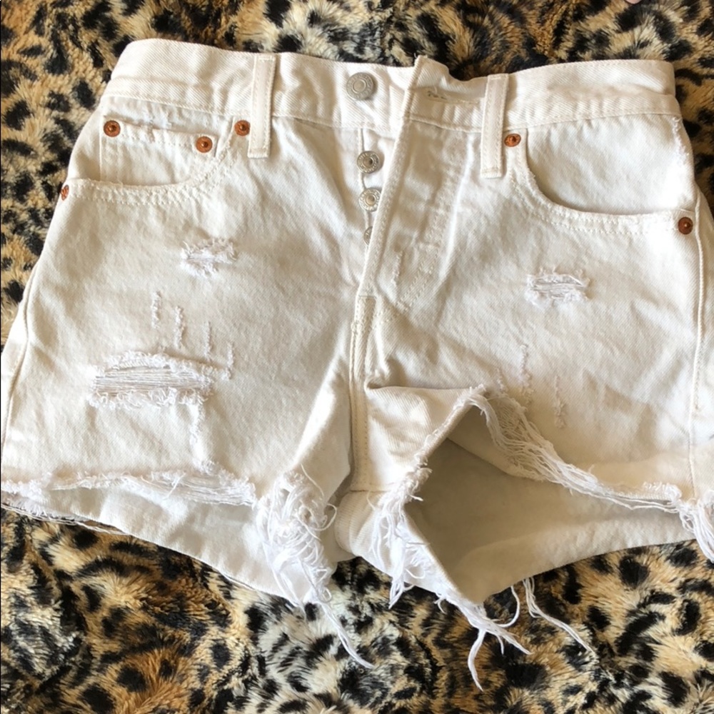 NWOT Levi Shorts
